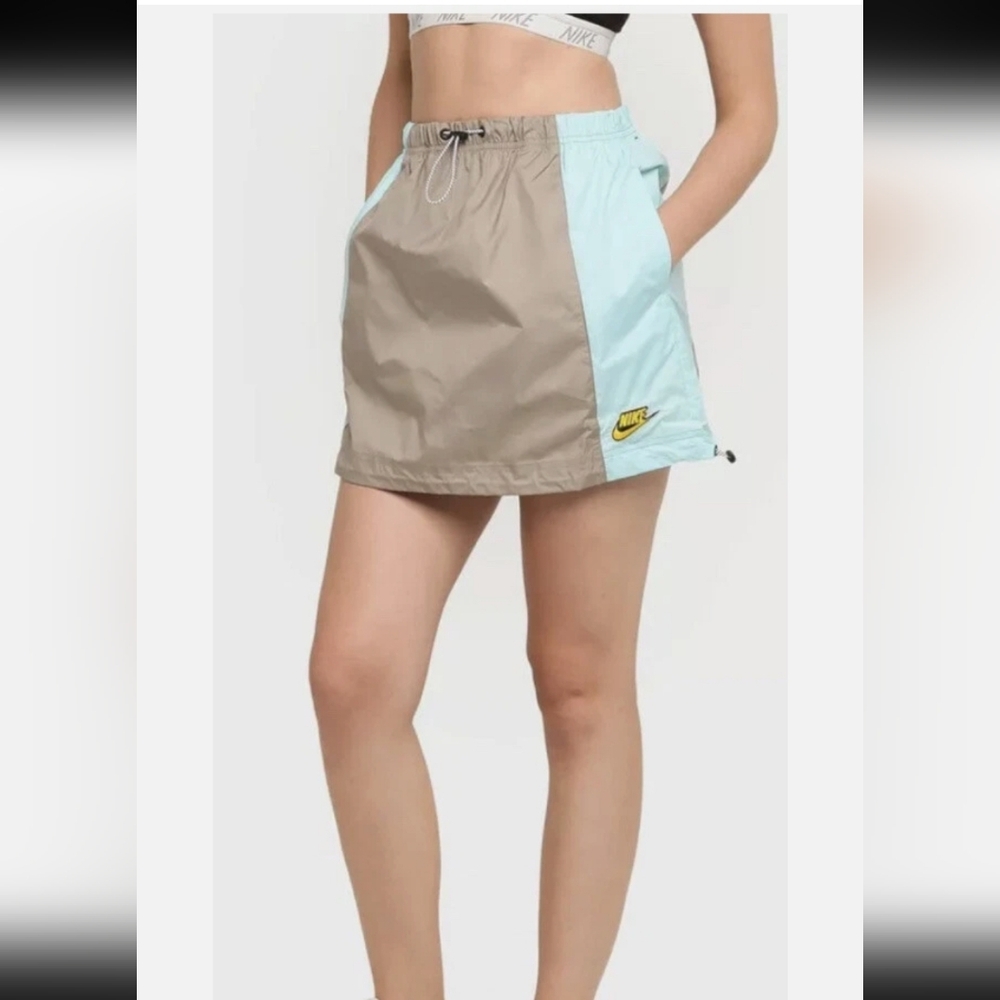 Nike Women's Tan and Blue Skirt Size Small